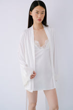 Lenora Robe